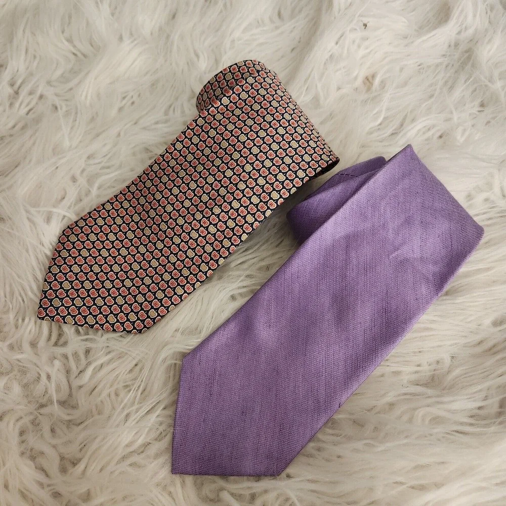 Lot of 2  Men's Neck Tie - Rooster Jos A Bank Apple Print Purple‎